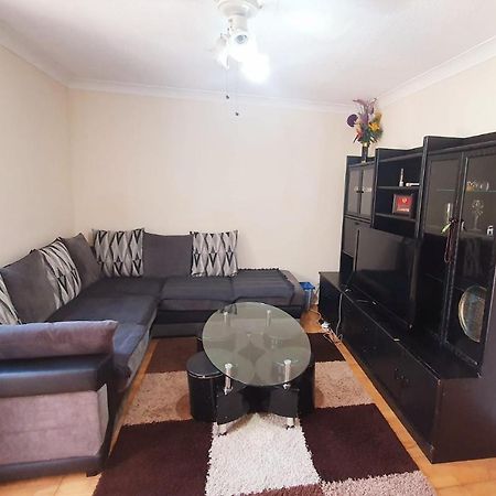 1 Bedroom Apartment Close To Slough Train Station Bagian luar foto