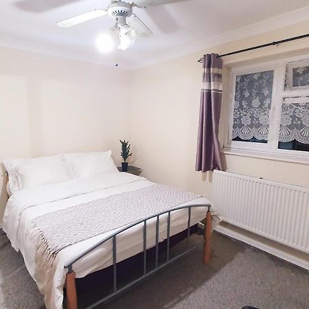 1 Bedroom Apartment Close To Slough Train Station Bagian luar foto