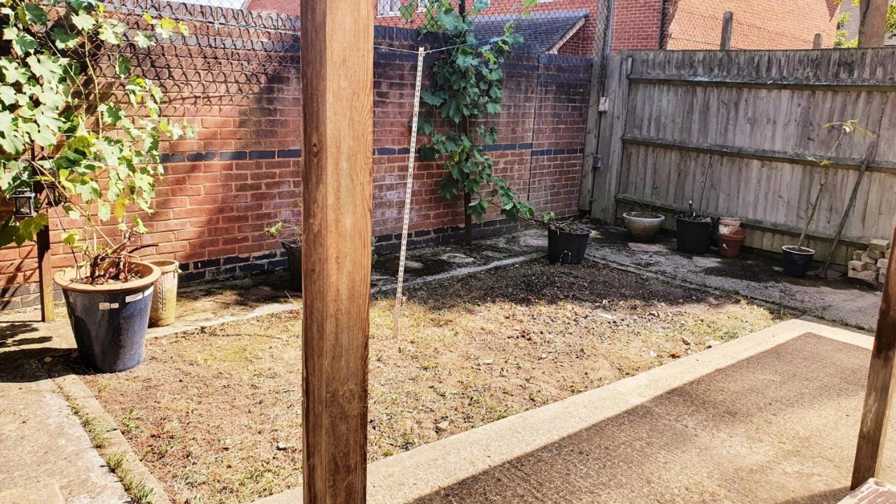 1 Bedroom Apartment Close To Slough Train Station Bagian luar foto