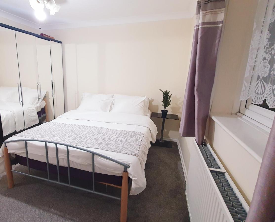 1 Bedroom Apartment Close To Slough Train Station Bagian luar foto