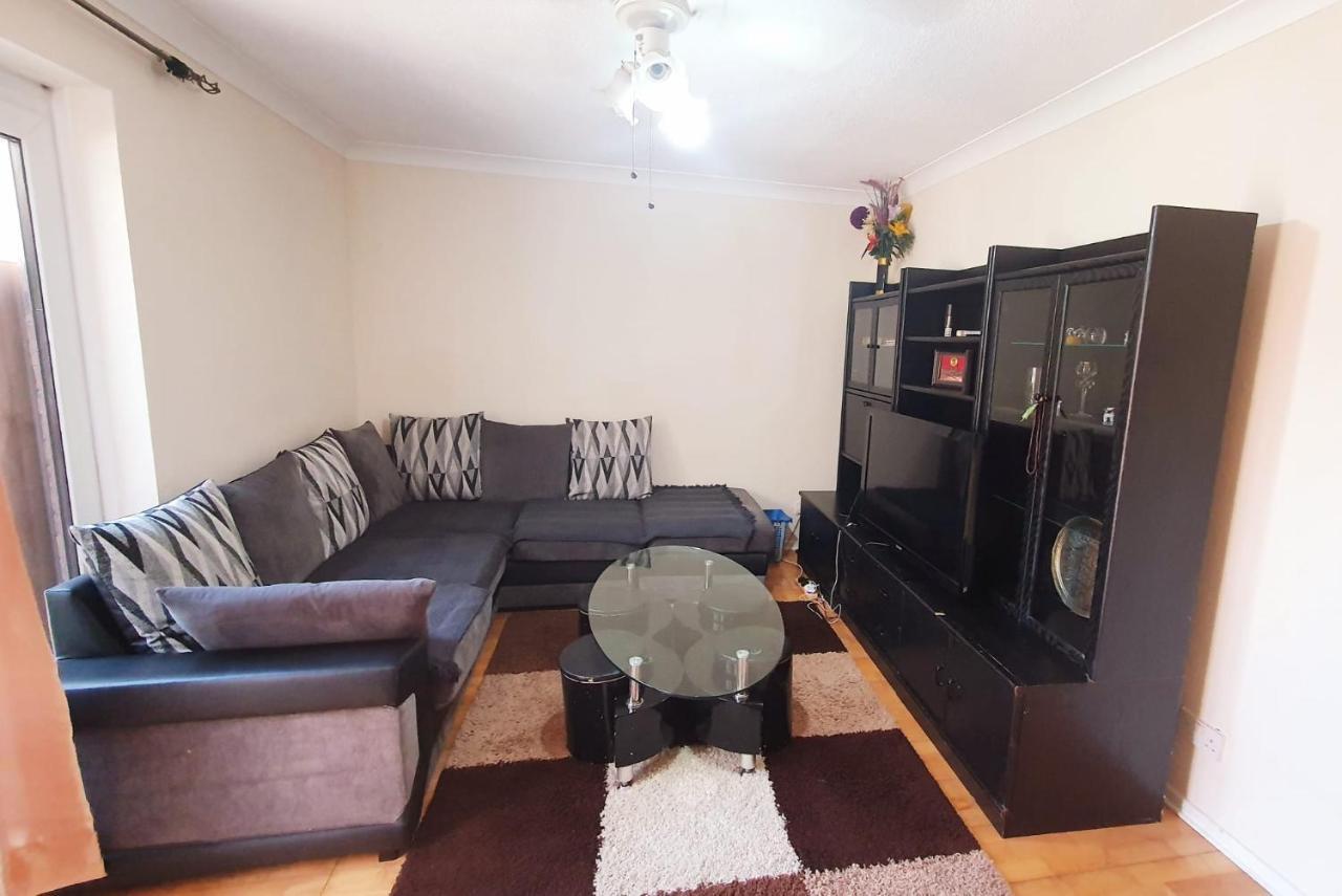 1 Bedroom Apartment Close To Slough Train Station Bagian luar foto