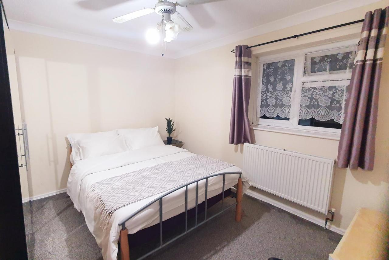 1 Bedroom Apartment Close To Slough Train Station Bagian luar foto