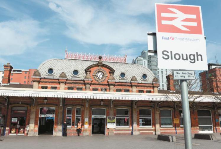 1 Bedroom Apartment Close To Slough Train Station Bagian luar foto