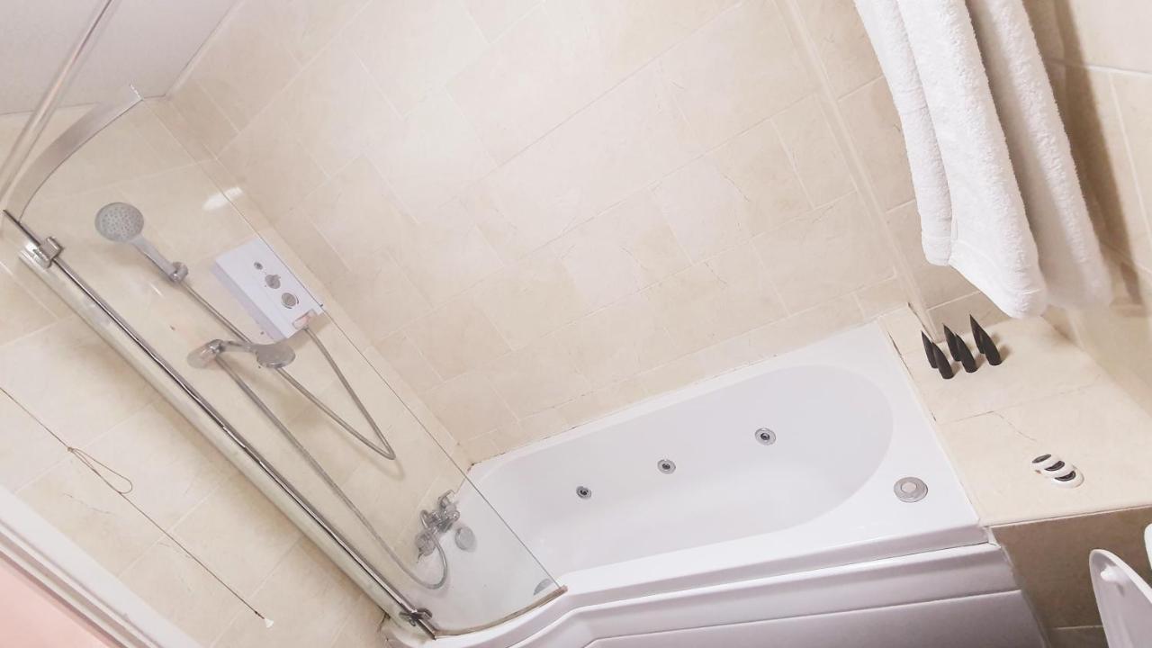 1 Bedroom Apartment Close To Slough Train Station Bagian luar foto