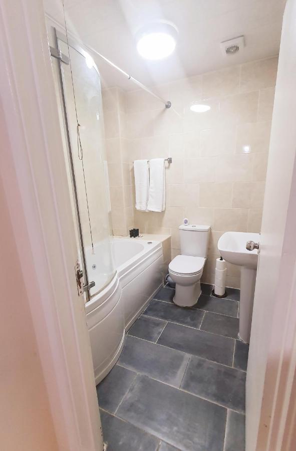 1 Bedroom Apartment Close To Slough Train Station Bagian luar foto