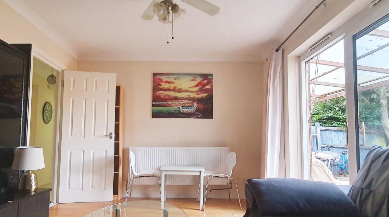 1 Bedroom Apartment Close To Slough Train Station Bagian luar foto