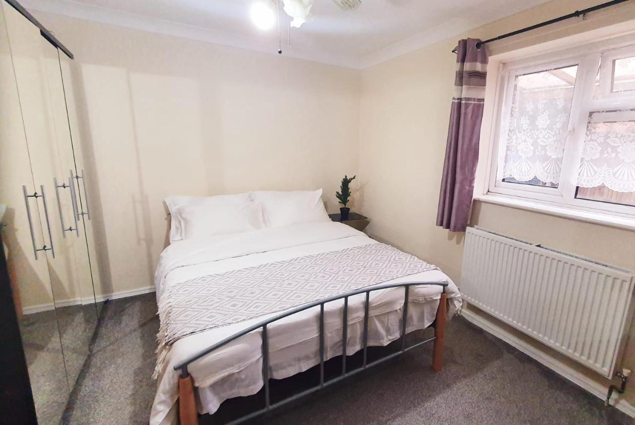 1 Bedroom Apartment Close To Slough Train Station Bagian luar foto